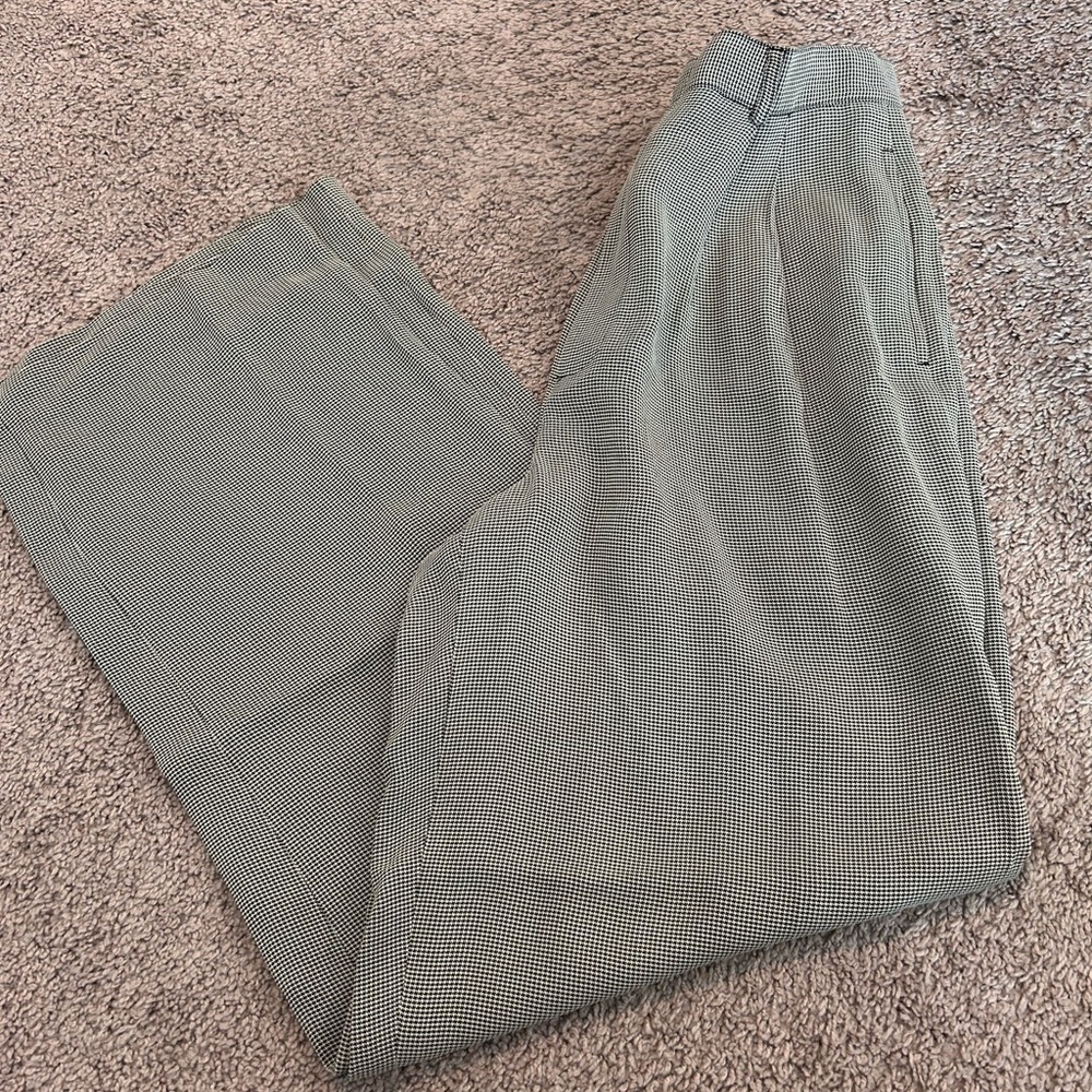 Banana Republic Women’s Black Cream PlaidWide Leg Trouser Pleat Pockets

Size 10